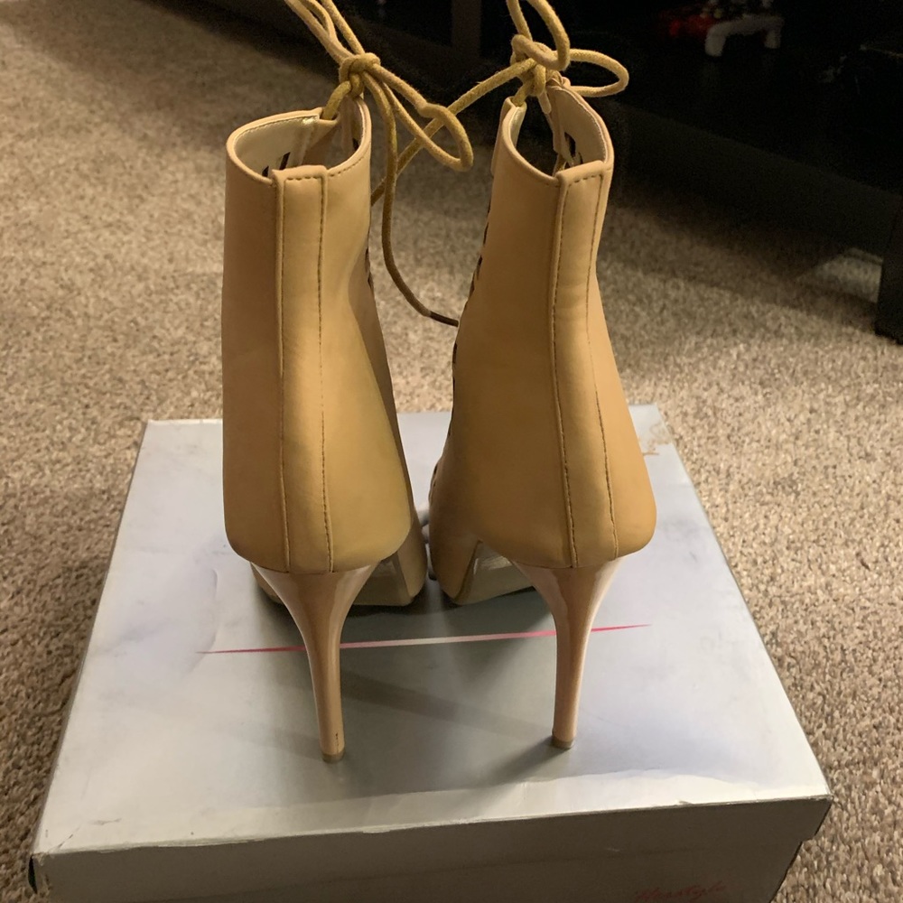 Nude Sandals - Picture 3 of 4